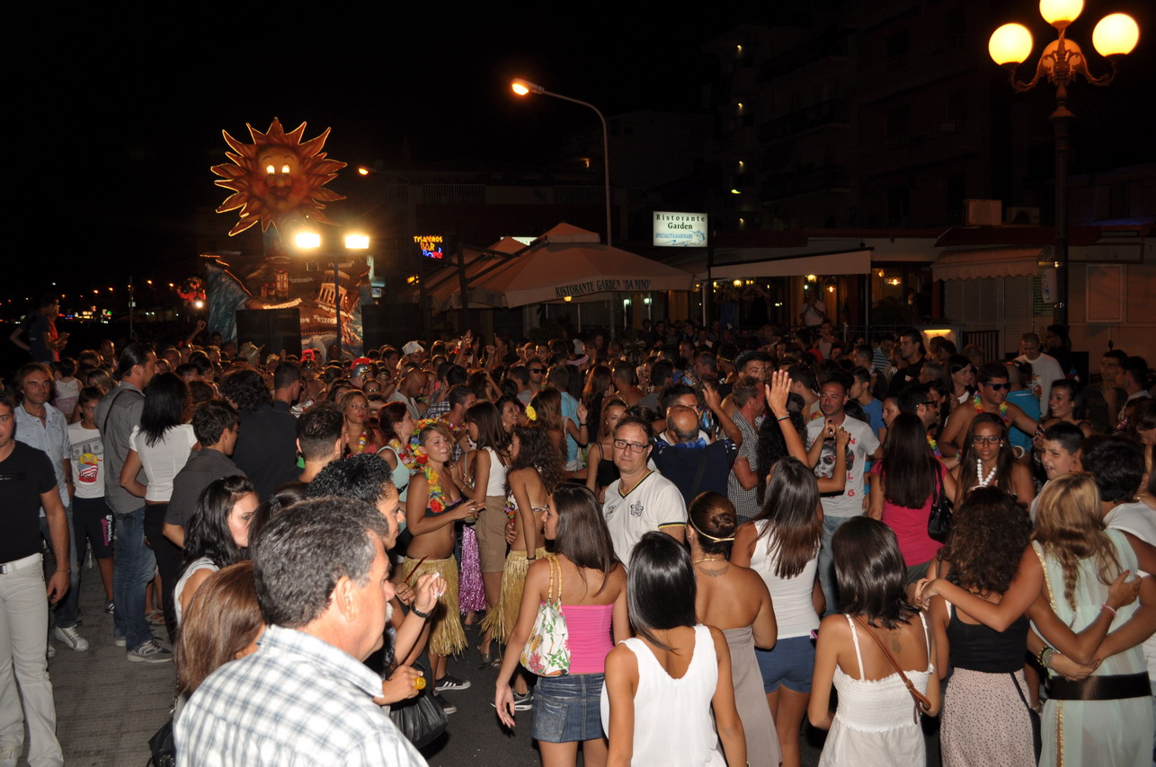 1 Naxos Carnival